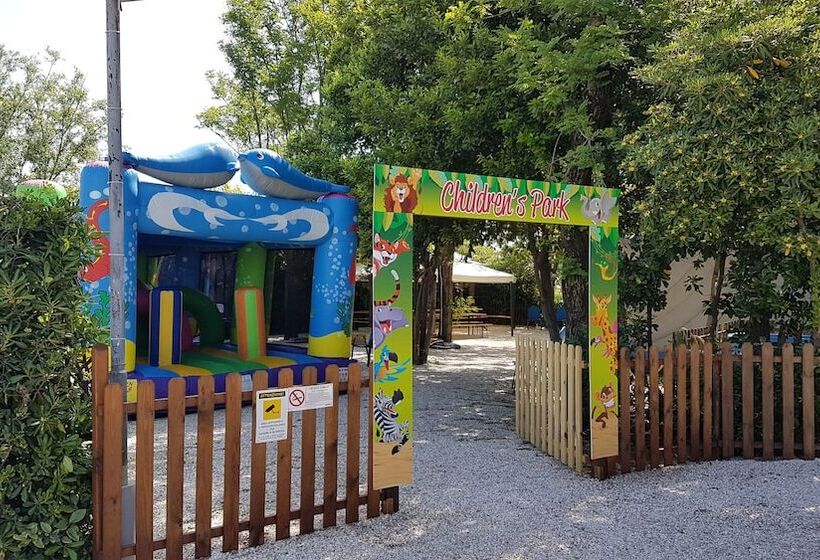 هتل Promenade Universale