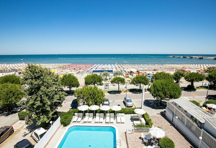 هتل Promenade Universale