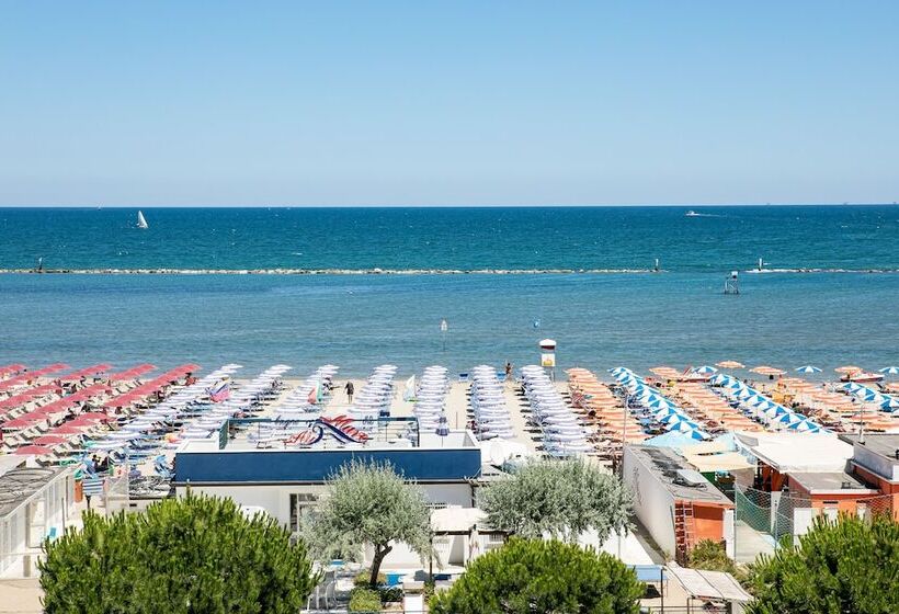 هتل Promenade Universale