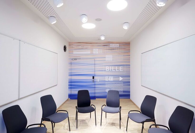 هتل Scandic Hamburg Emporio