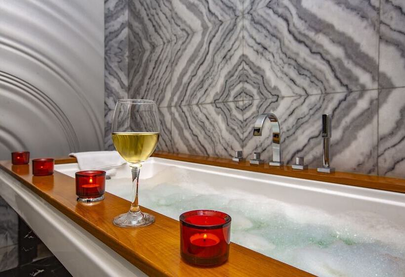 ホテル The Elysium Taksim