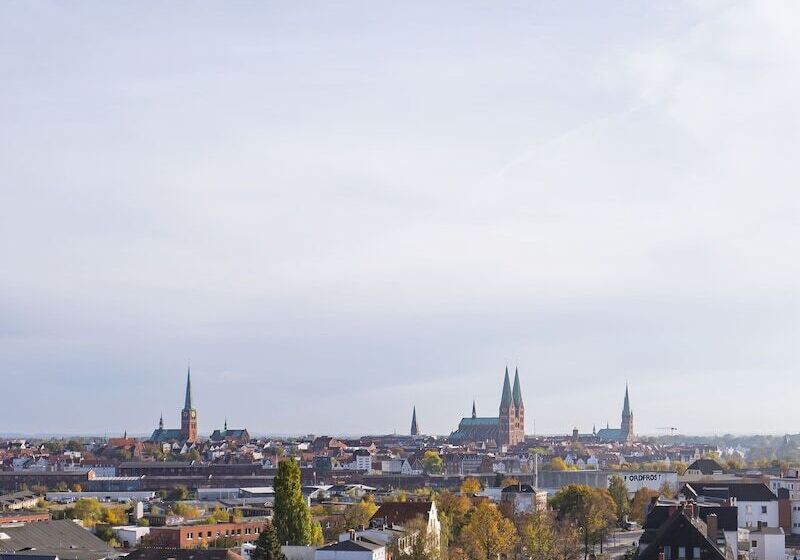 هتل Vier Jahreszeiten Lubeck