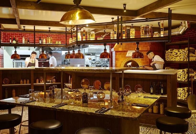 Westport Plaza Hotel, Spa & Leisure