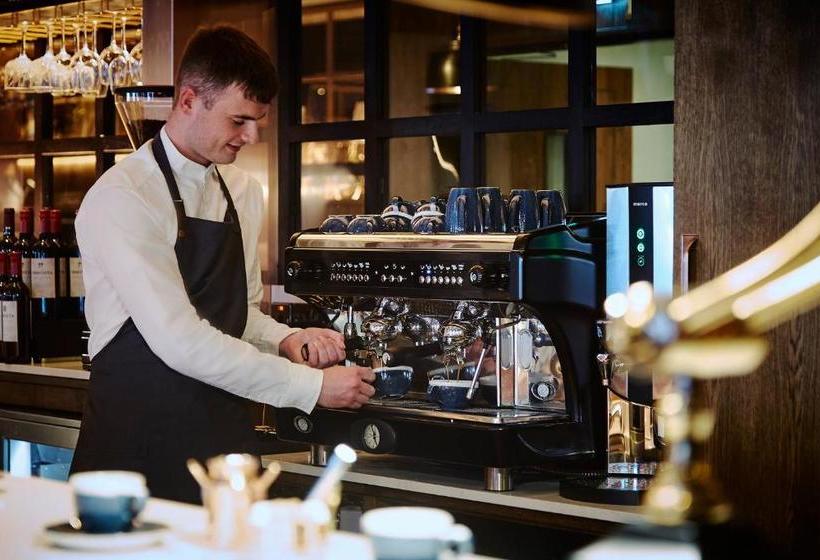 Westport Plaza Hotel, Spa & Leisure