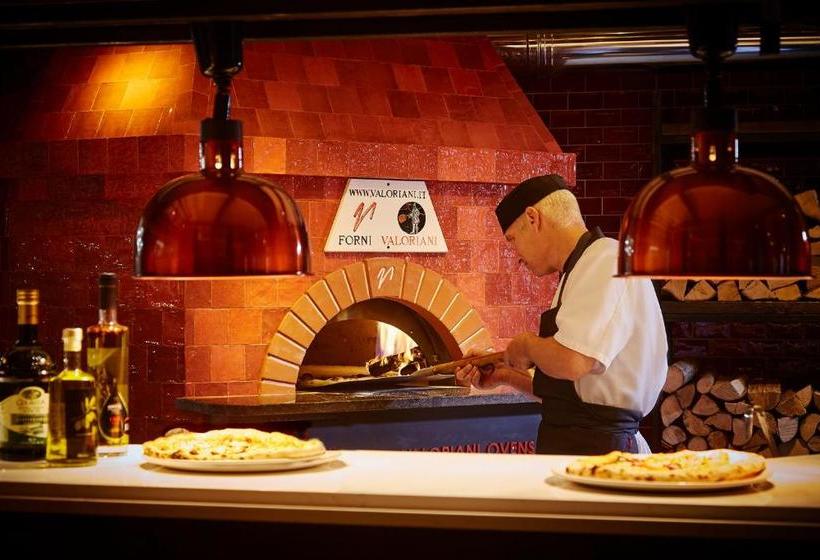 Westport Plaza Hotel, Spa & Leisure