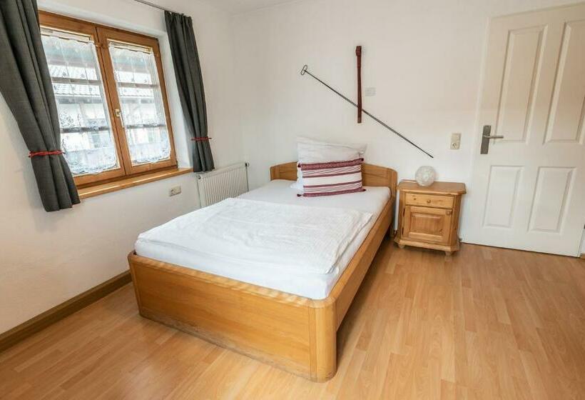 بنسيون Ammergau Lodge