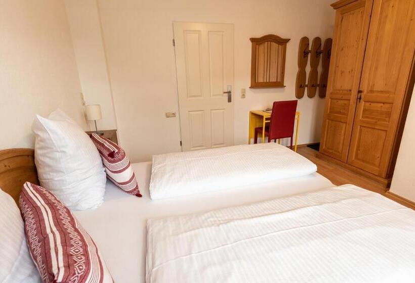 بنسيون Ammergau Lodge