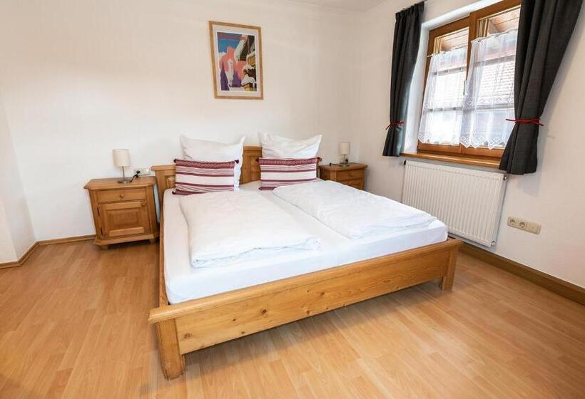 بنسيون Ammergau Lodge