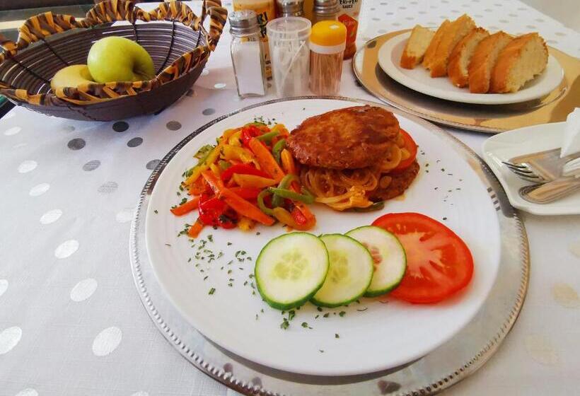 پانسیون Lucolo Palace B&b   East London