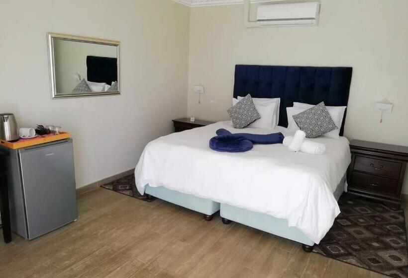 پانسیون Lucolo Palace B&b   East London