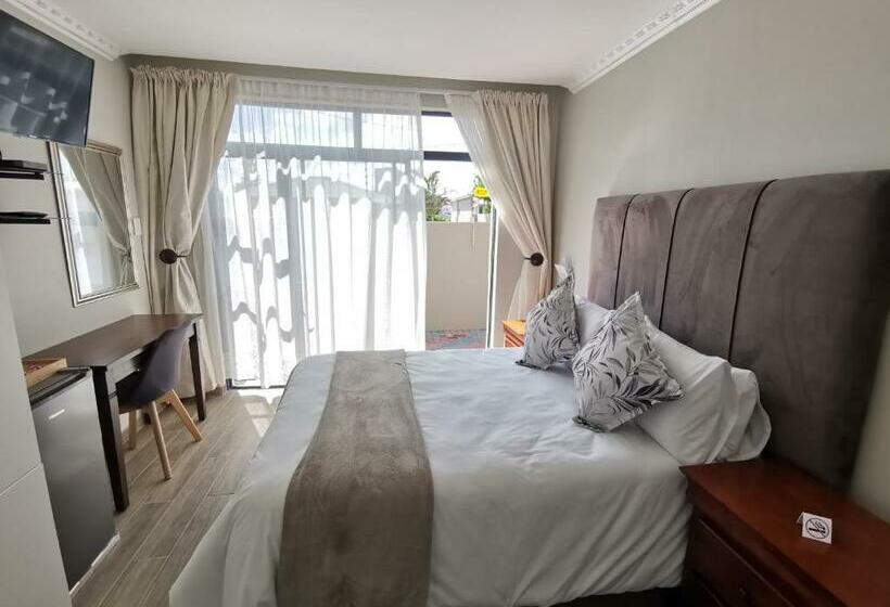 پانسیون Lucolo Palace B&b   East London