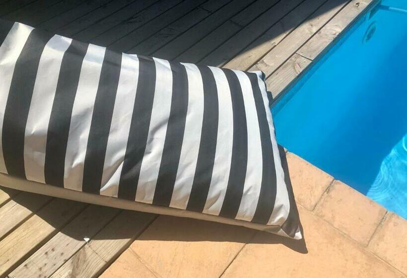 پانسیون The Door Rsa Fifty Four