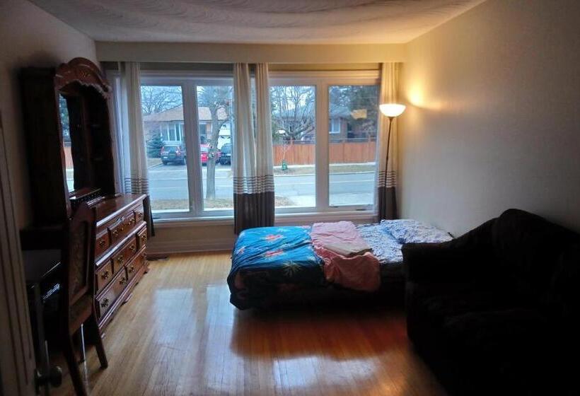 הוסטל Private Rooms, Free Parking, Full Kitchen, Best Prices In Town  York University Heights