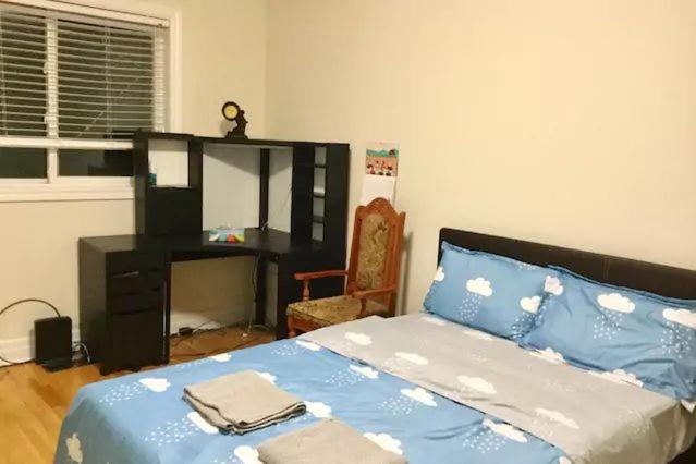 הוסטל Private Rooms, Free Parking, Full Kitchen, Best Prices In Town  York University Heights