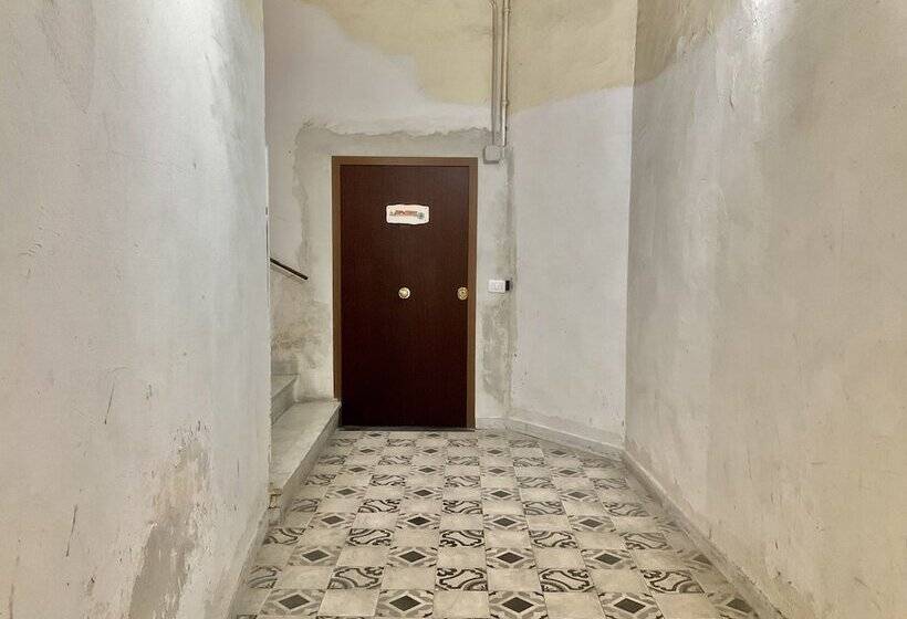 تختخواب و صبحانه A Room De  Scugnizzi