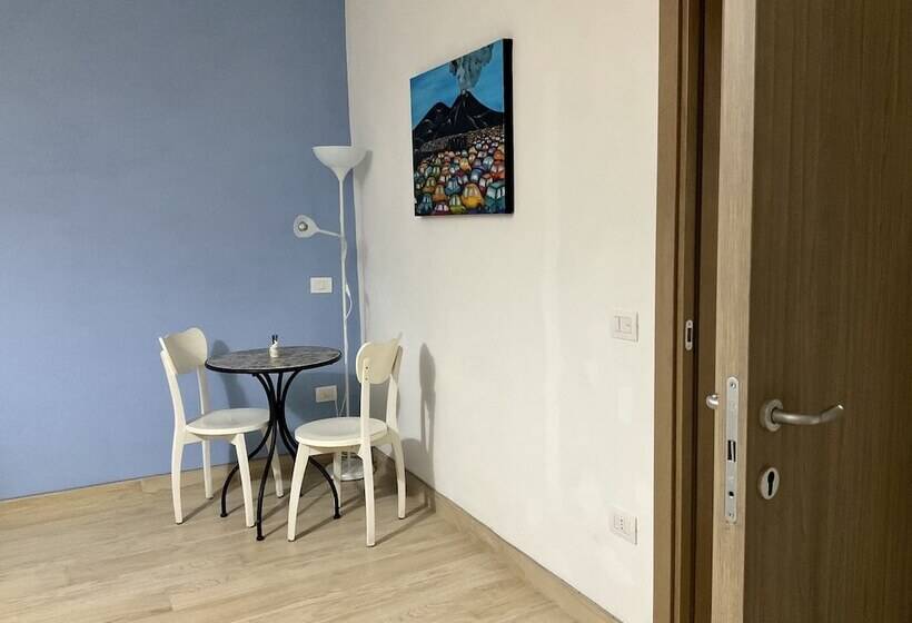 تختخواب و صبحانه A Room De  Scugnizzi