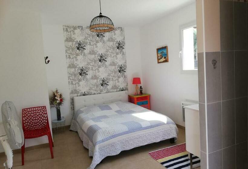 住宿加早餐  Chambre Hôtes Jacuzzi Climatiseur Provence