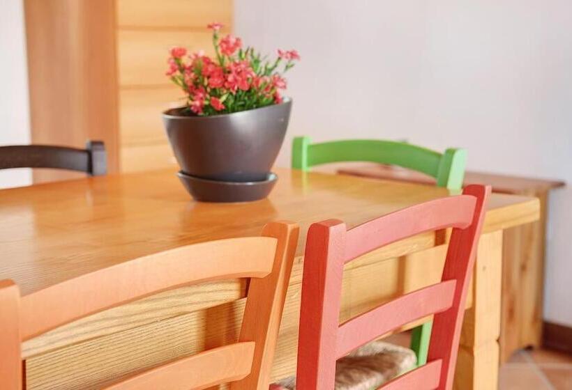 Отель Agriturismo Nelle Langhe Tenuta Monteoliveto Classic Cottage Xl