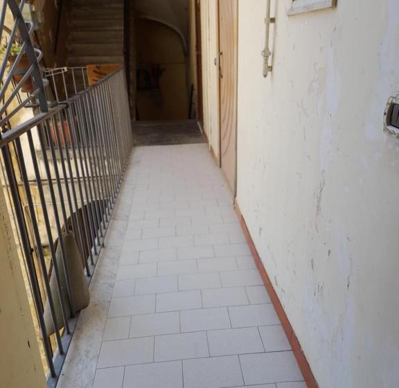 پانسیون Camera Rarisa Napoli Centro