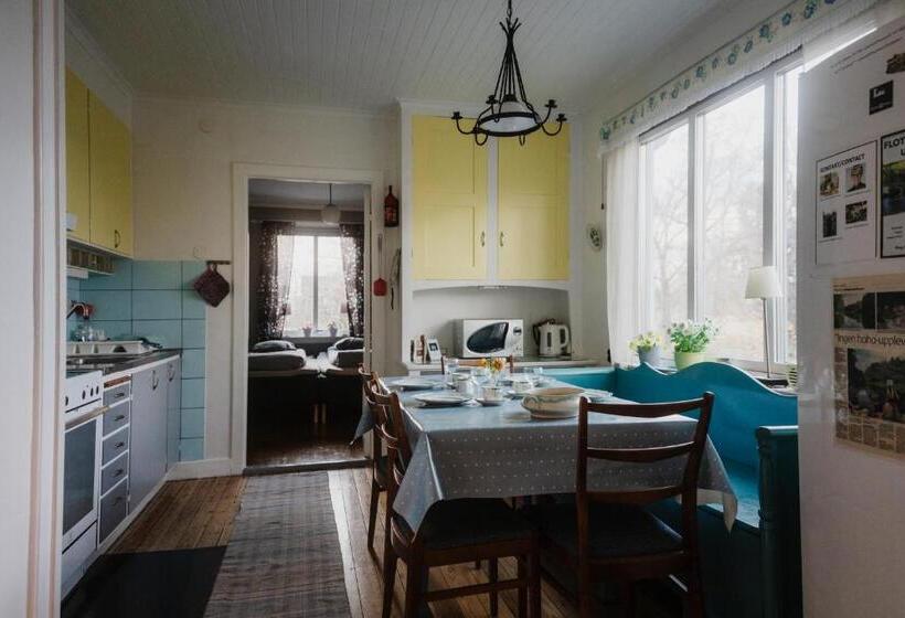 Snickaren Vandrarhem I Grästorp   Egen Lägenhet   Own Apartments