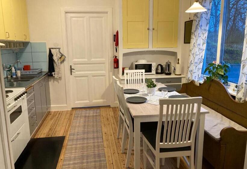 Snickaren Vandrarhem I Grästorp   Egen Lägenhet   Own Apartments