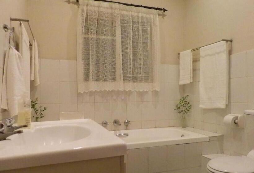 10 On Fairview B&b