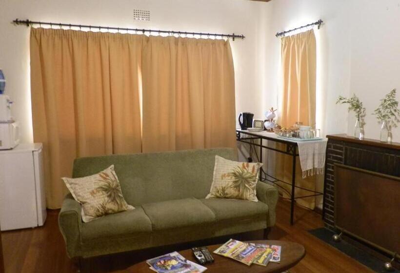 10 On Fairview B&b