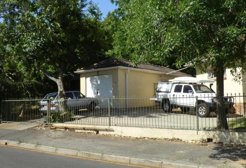 10 On Fairview B&b