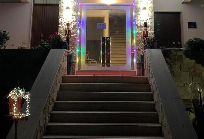 تختخواب و صبحانه La Casa Di Emanuella   Rooms & International Suites