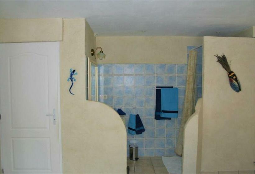 تختخواب و صبحانه Le Mas Des Tarentes Chambres D Hôtes