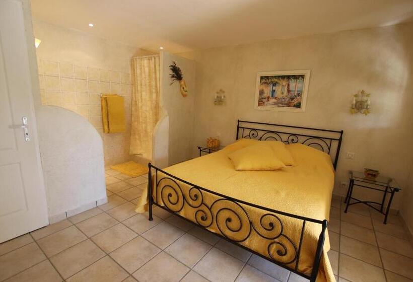تختخواب و صبحانه Le Mas Des Tarentes Chambres D Hôtes