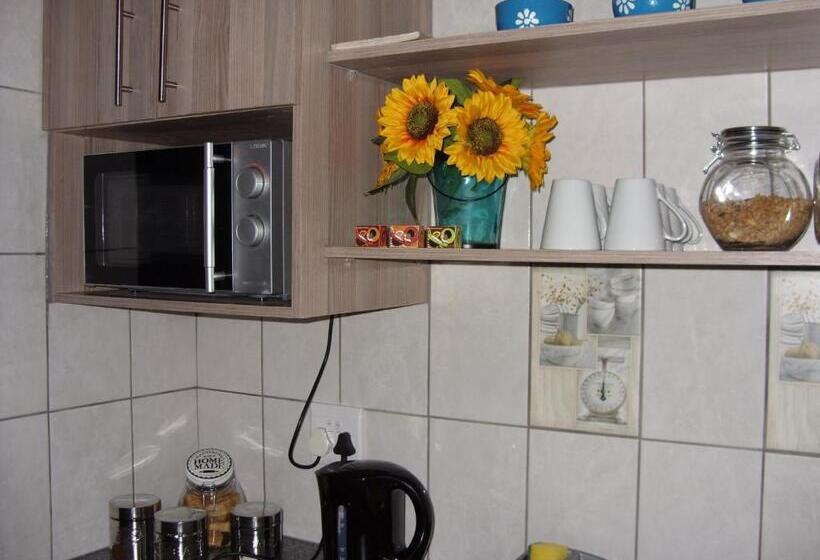تختخواب و صبحانه Little Umhlanga. Sunflower Suite