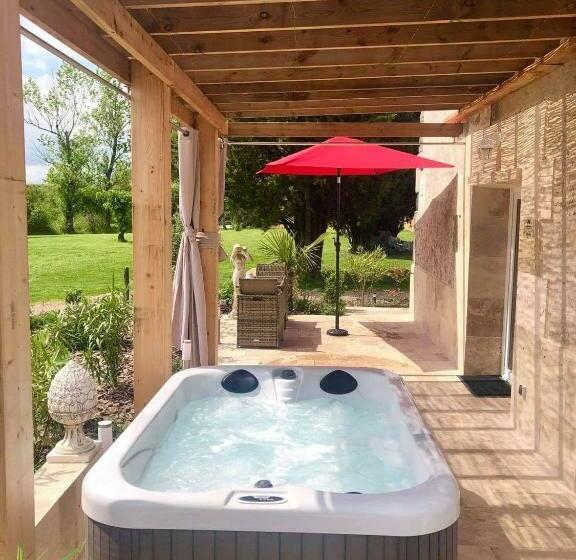 پانسیون Chambres D Hôtes La Mascrabiere Bed & Spa