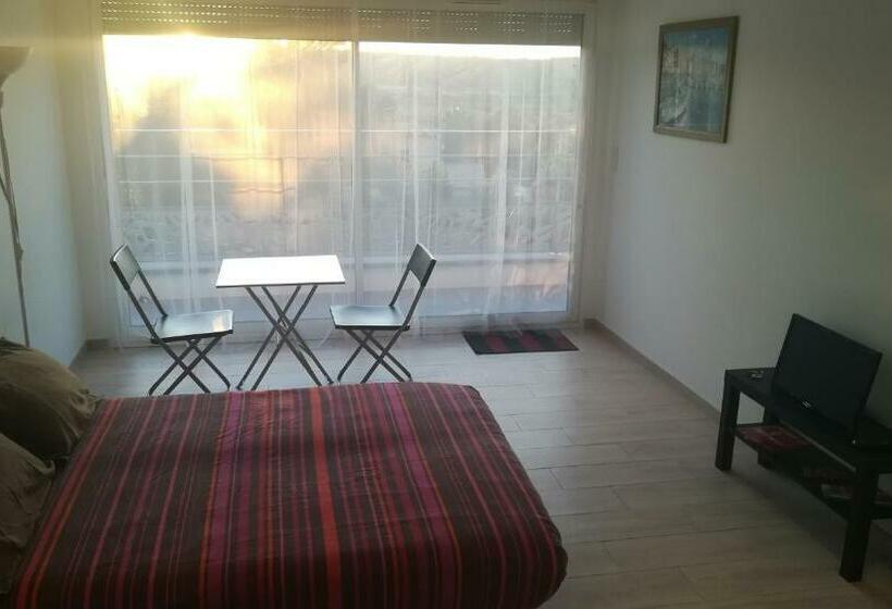 بنسيون Le Studio Des 3 Moulins