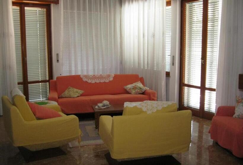 تختخواب و صبحانه La Casa Dei Pini