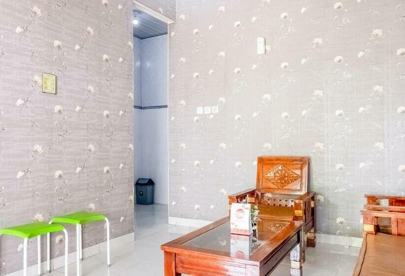 فندق Oyo 3046 Homestay Syariah Imah