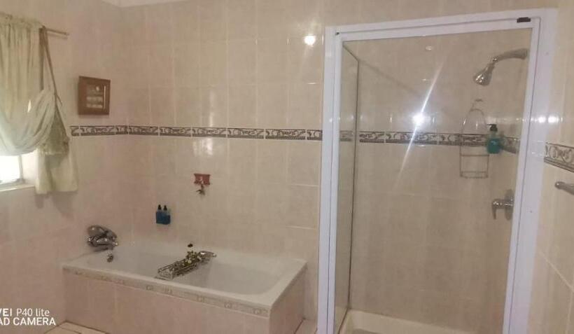 بنسيون Hadassa Guest House