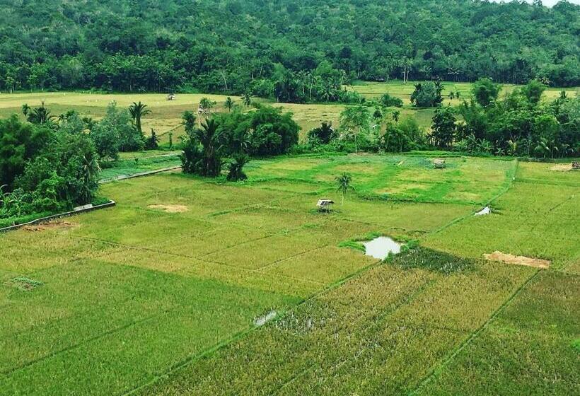 پانسیون Nias Kristov Surf Camp