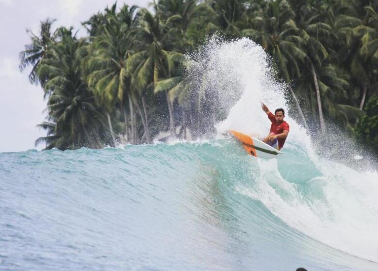 پانسیون Nias Kristov Surf Camp