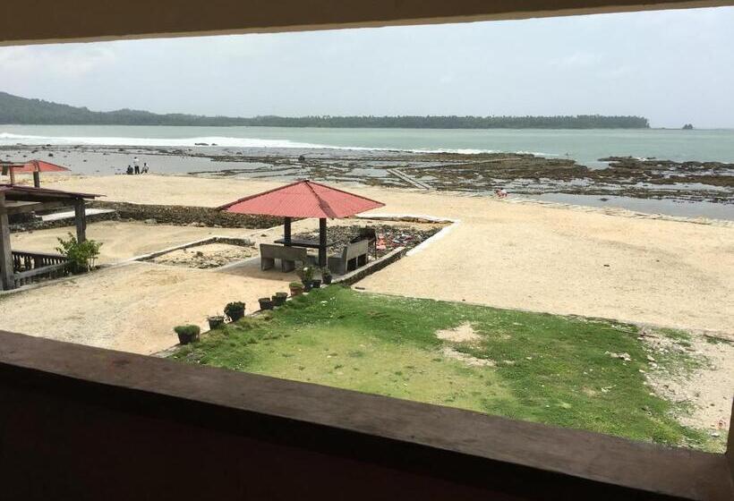 پانسیون Nias Kristov Surf Camp