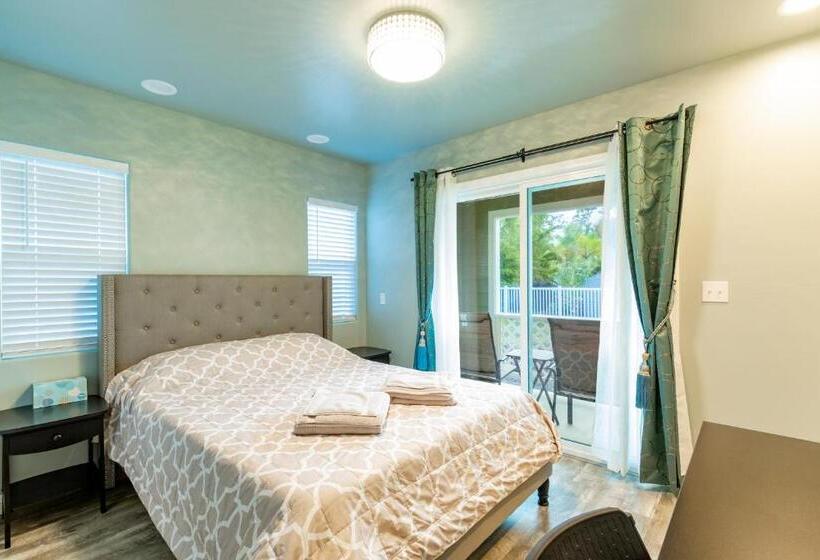 فندق صغير Ocean Breeze Inn