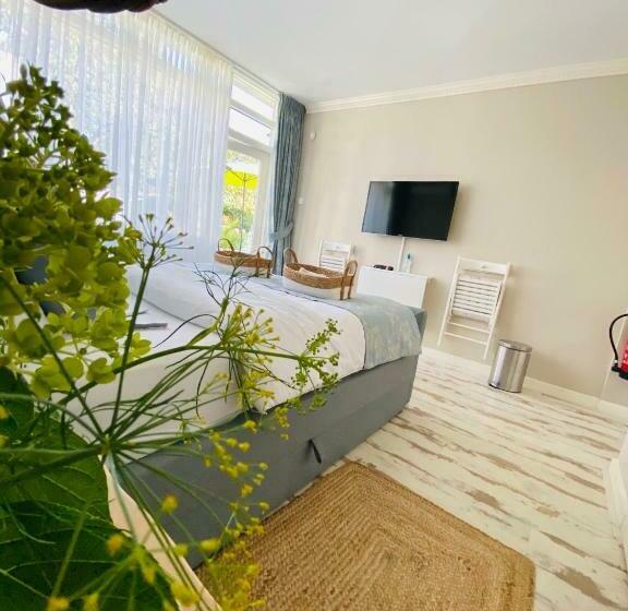 ベッドアンドブレックファースト De Tuinkamer     Privé Diner Op De Kamer Mogelijk!!!