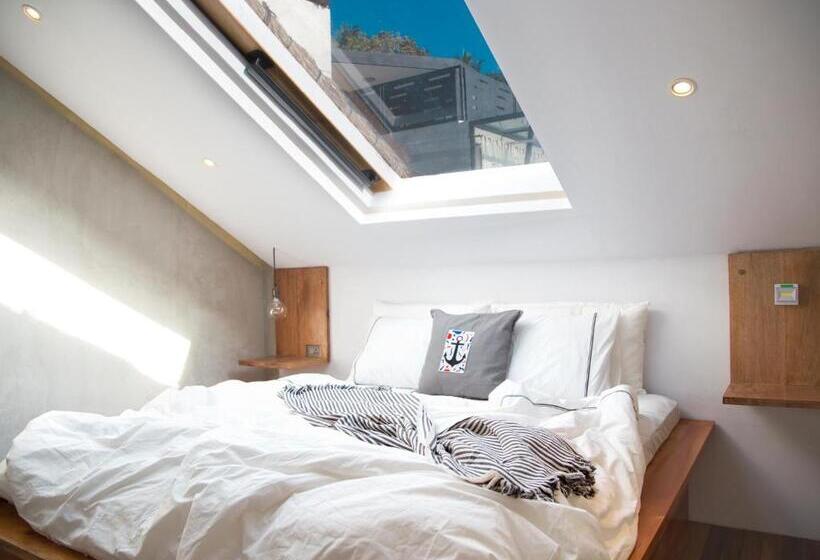 تختخواب و صبحانه Flores Passport House