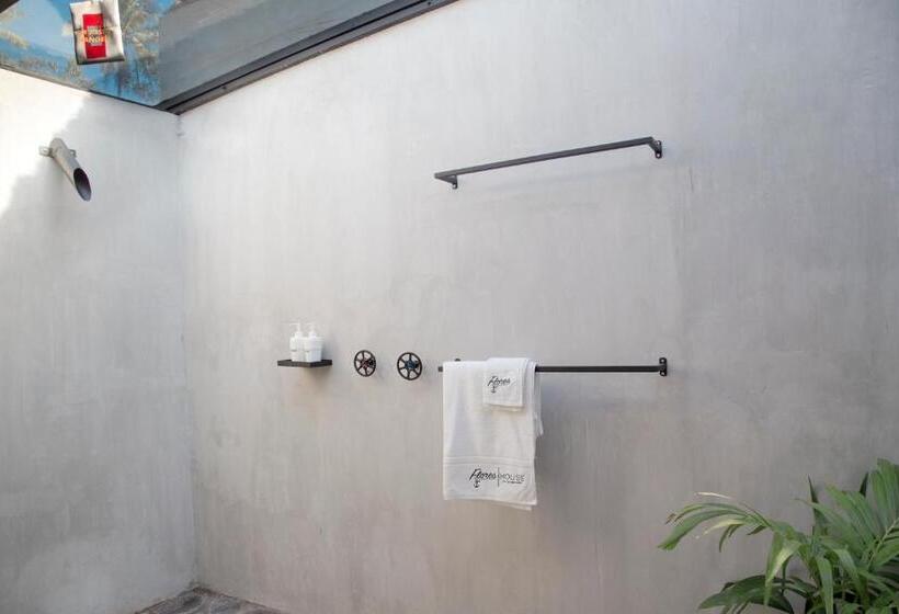 تختخواب و صبحانه Flores Passport House