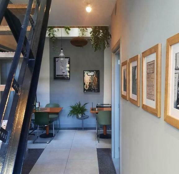 تختخواب و صبحانه Inn The Green