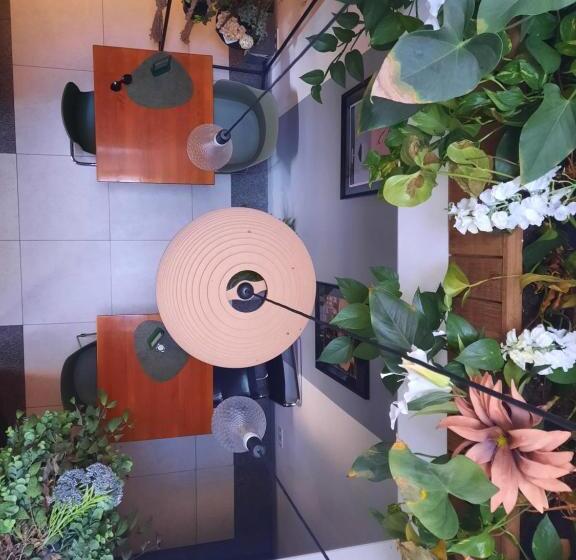 تختخواب و صبحانه Inn The Green