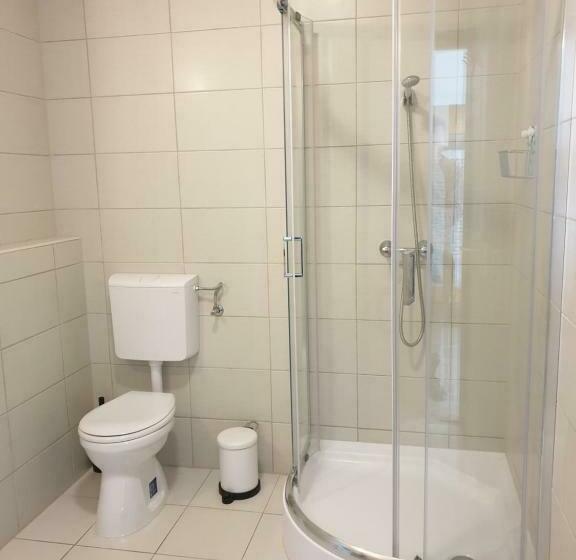 住宿加早餐  Kid Família Panzió Balatonszárszó