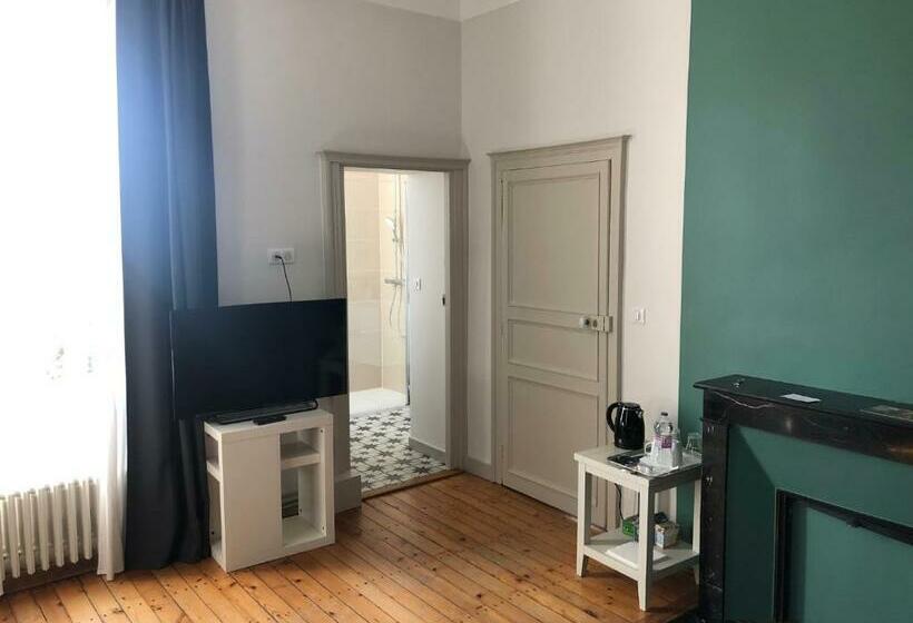 تختخواب و صبحانه Maison Latour