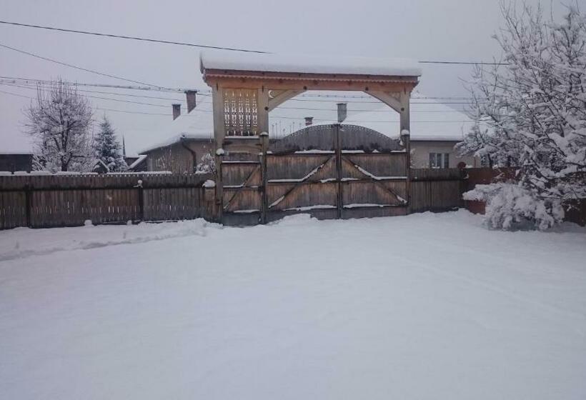 بنسيون Emília Vendégház