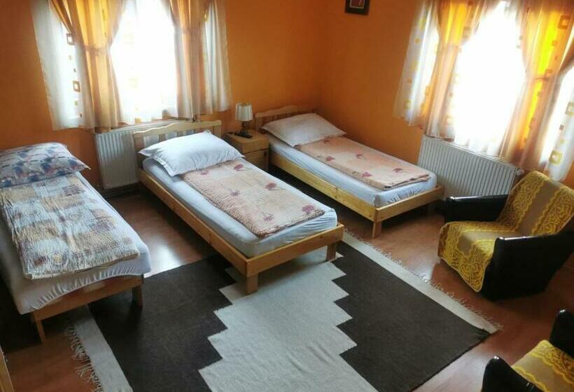 بنسيون Emília Vendégház